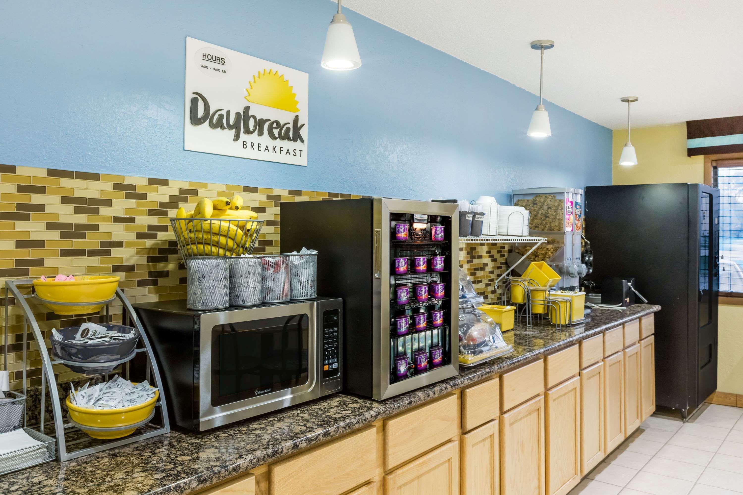 Days Inn By Wyndham Ankeny - Des Moines Dış mekan fotoğraf